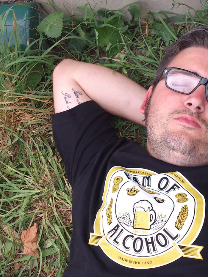 Fan of Alcohol - black - uitverkocht